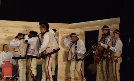 Zagórzański Zespół Folklorystyczny  DOLINA MSZANKI z Mszany Górnej (pow. Limanowski, woj. Małopolskie) - Po kolodzie w Górne Msany – św. Scepon 