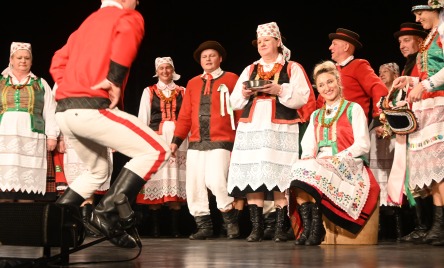Kurpiowski Zespół Folklorystyczny CARNIACY z Czarni wraz z Zespołem Folklorystycznym KURPIOWSZCZYZNA z Myszyńca (pow. ostrołęcki, woj. mazowieckie) - Zaślubiny po kurpiowsku 