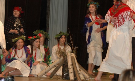 Grupa Teatralna PRZYMIERZE POKOLEŃ z Lipin, WIANKI - NOC ŚWIĘTOJAŃSKA 