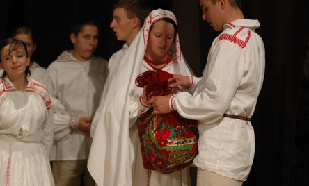Koło Teatralne LUCUS z Łukowej - woj. lubelskie, pow. biłgorajski - WESELE ŁUKOWSKIE (2)