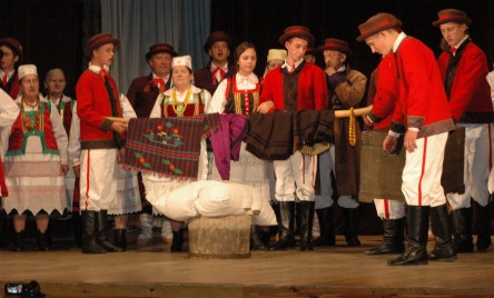 Kurpiowski Zespół Folklorystyczny CARNIACY z Czarni, PRZENOSINY - OSTATNIA CZĘŚĆ WESELA KURPIOWSKIEGO