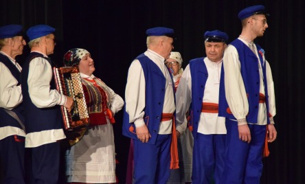 Zespół Pieśni i Tańca LEŚNIANIE z Bodzentyna /pow. kielecki, woj. świętokrzyskie/ - Przybycie pana młodego i wyprowadziny do ślubu