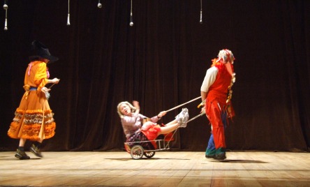 Młodzieżowy Kabaret CHOCHMA  ze Skierbieszowa - pow. zamojski, woj. luebelskie - DOBRZE ZNANA BASŃ O KOPCIUSZKU