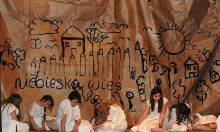 Naturalny Teatr Wiejski z Lubeni, NIEBIESKA WIEŚ 