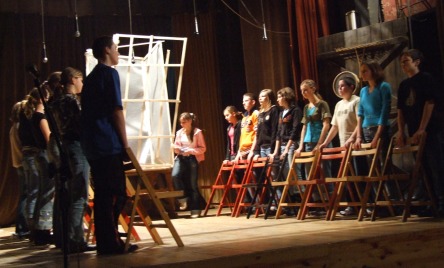 Naturalny Teatr Wiejski z Lubenii - pow. rzeszowski, woj. podkarpackie - ŻYCIE LUDZI PIERWOTNYCH (2)