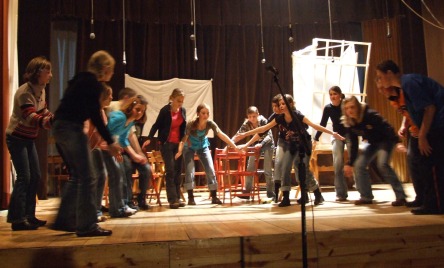 Naturalny Teatr Wiejski z Lubenii - pow. rzeszowski, woj. podkarpackie - ŻYCIE LUDZI PIERWOTNYCH