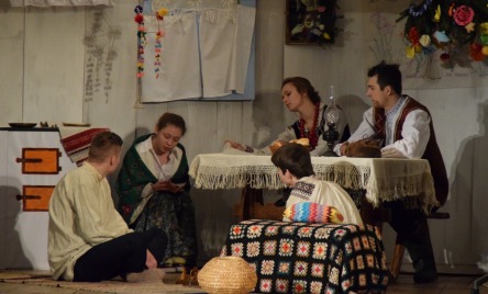 Szkolne Koło Teatralne KORALE z ZSCKR w Korolówce-Osadzie, KOLĘDNICY Z WYRYK