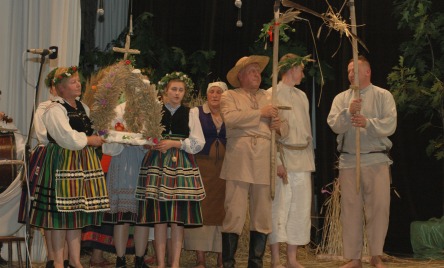 Teatr  Młodych im. W. Bogusławskiego z Lubochni - pow. tomaszowski, woj. łódzkie - ŻNIWA, JAKICH MŁODZI NIE WIDZIELI (2)
