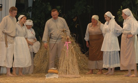 Teatr  Młodych im. W. Bogusławskiego z Lubochni - pow. tomaszowski, woj. łódzkie - ŻNIWA, JAKICH MŁODZI NIE WIDZIELI