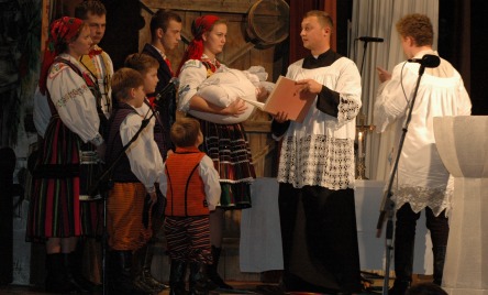 Teatr Młodych im. Wojciecha Bogusławskiego z Lubochni, TAK DAWNIEJ CHRZCZONO DZIECI