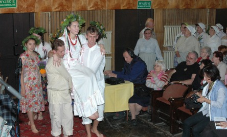 Teatr Obrzędowy z Knyszyna,  OBCHODZENIE PÓL Z KRÓLEWNĄ 
