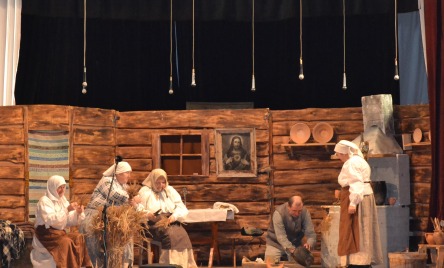 Teatr Obrzędowy z Ożarowa, BABSKIE RZĄDY W CHAŁUPIE U BARTOSÓW (2)