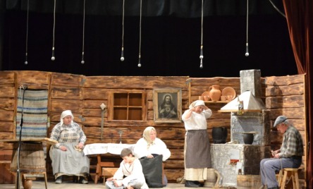 Teatr Obrzędowy z Ożarowa - pow. opatowski, woj. świętokrzyskie - WIELKIE PRANIE U BARTOSÓW