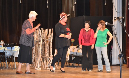 Wielopokoleniowy Zespół Teatralny WŁYNIAKI z Włynia - pow. sieradzki, woj. łódzkie - ŚPIESZMY SIĘ KOCHAC LUDZI (2)