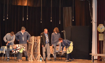 Wielopokoleniowy Zespół Teatralny WŁYNIAKI z Włynia - pow. sieradzki, woj. łódzkie - ŚPIESZMY SIĘ KOCHAC LUDZI