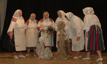 Zespół Folklorystyczny JUTRZENKA z Dołhobrodów, ŻNIWNA BRODA (2)