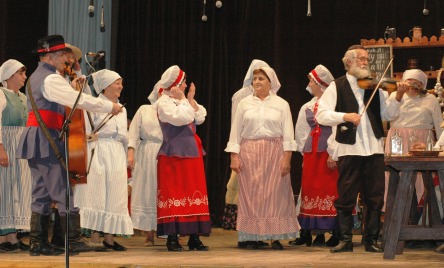 Zespół Folklorystyczny SMÓLNIK ze Smólnika - pow. włocławski, woj. kujawsko-pomorskie - PO OBŁOŻYNACH W KARCZMIE (2)