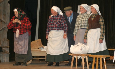 Zespół Folklorystyczny z Karcz - pow. siedlecki, woj. mazowieckie - DOŻYWOCIE MATKI (2)