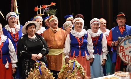 Zespół KUJAWY BACHORNE NOWE z Osięcin, WIEŃCOWE U DZIEDZICA NA KUJAWACH 