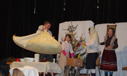 Zespół Ludowy ŻURAWINA z Korytkowa Małego - pow. biłgorajski, woj. lubelskie - BĄDŹMY SOBIE MILI PRZY ŚWIĘTEJ WILI (2)