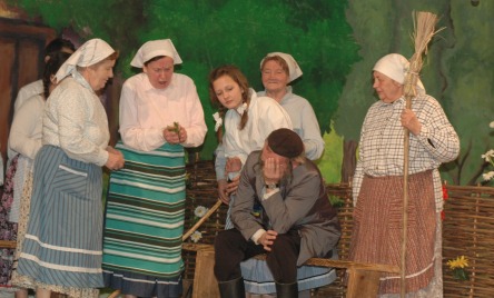 Zespół Obrzędowy z Hańska - woj. lubelskie, pow. Włodawski - PRZY MIODZIE U MARCINA W ZAGRODZIE (2)