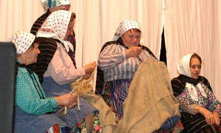 Zespół OSTAŁKI z Ostałowka  - woj. mazowieckie, pow. szydłowiecki - Młocka (2)