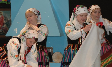Zespół ZABOROWIANKI z Zaborowia - pow. szydłowiecki, woj. mazowieckie - WIANOWANIE (2)